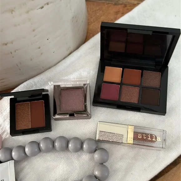 Makeup eyeshadow lashes bundle NEW! - Picture 2 of 5